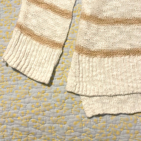 Gap Sweater Size Small- White and Beige Stripe - Picture 5 of 15